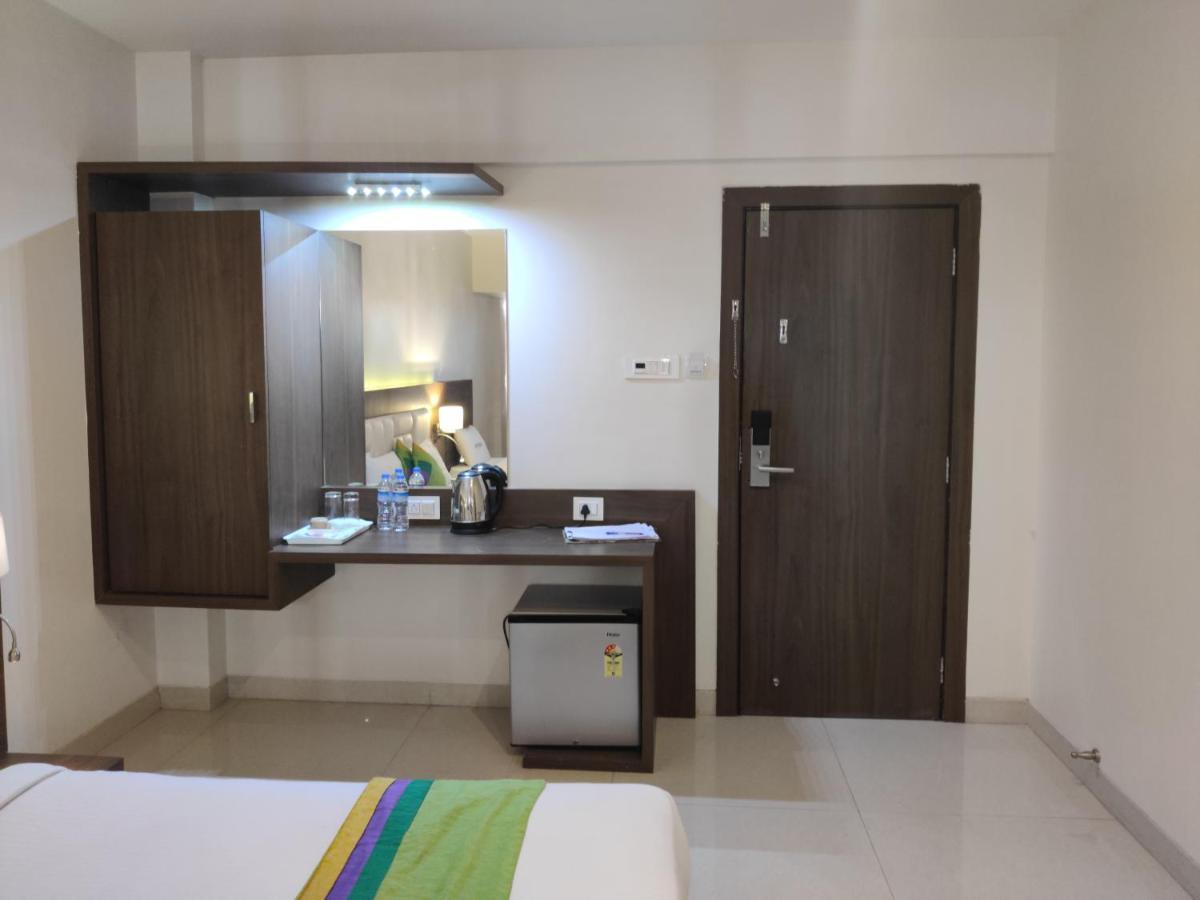 Staycation Holiday Nova Bombaim Exterior foto