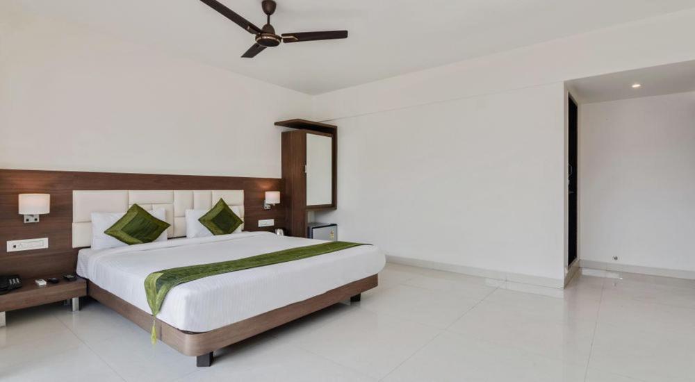 Staycation Holiday Nova Bombaim Exterior foto