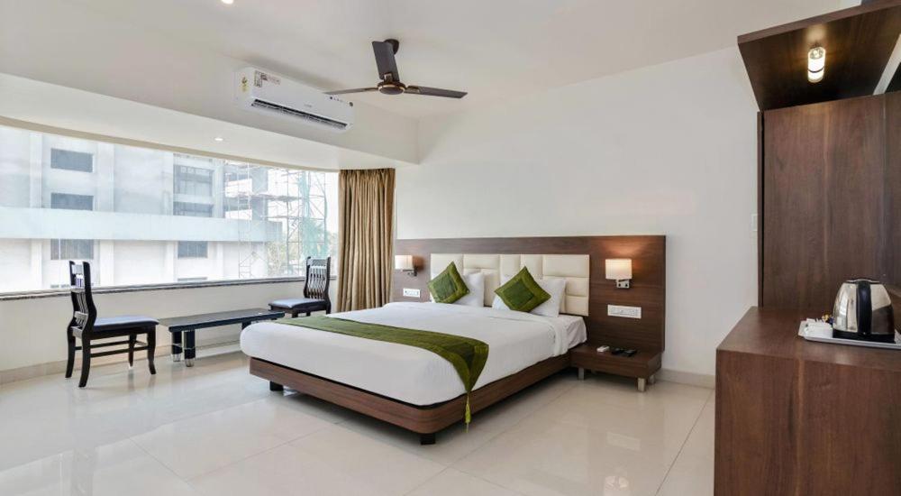 Staycation Holiday Nova Bombaim Exterior foto