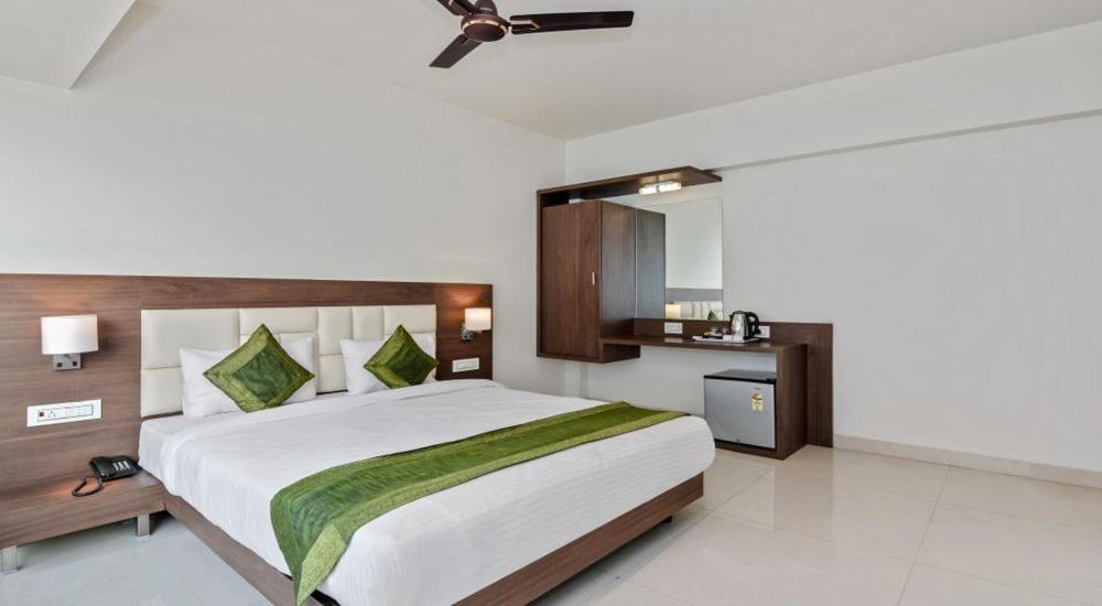 Staycation Holiday Nova Bombaim Exterior foto