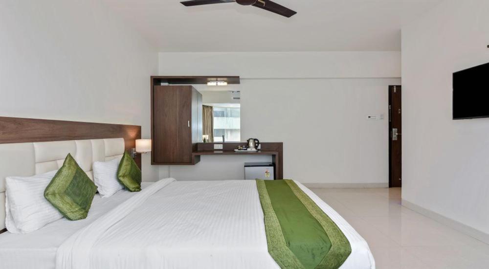 Staycation Holiday Nova Bombaim Exterior foto