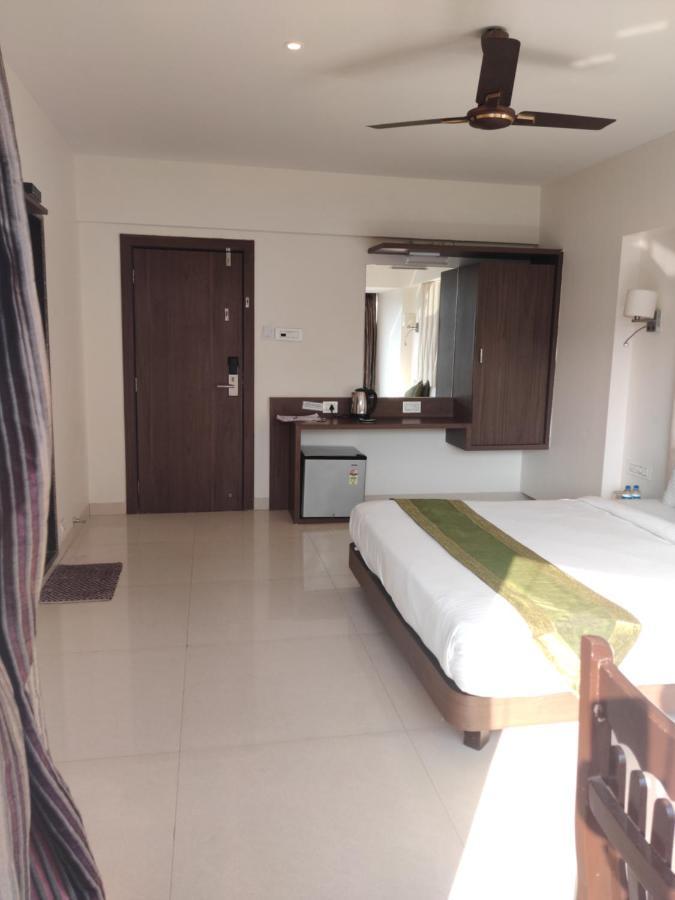 Staycation Holiday Nova Bombaim Exterior foto